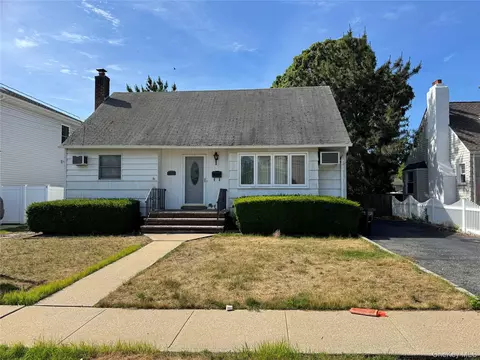 2350 Marlboro St, East Meadow, NY 11554