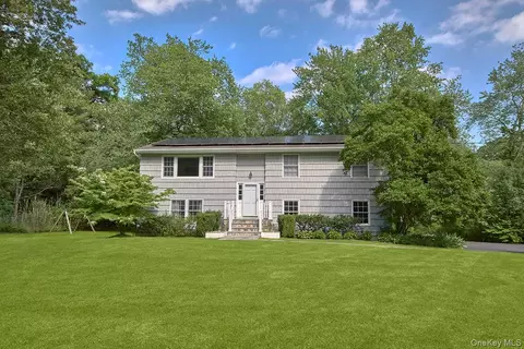 9 Oak Hill Rd, New Castle, NY 10514