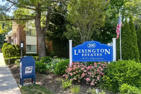 200 Lexington Ave #8B, Oyster Bay, NY 11771