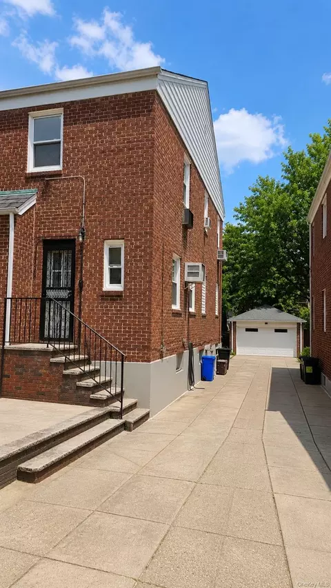 137-53 71st Ave, Flushing, NY 11367 photo 2