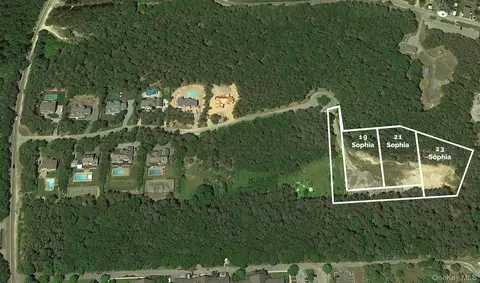 19 Sophia Ct, Southampton, NY 11977