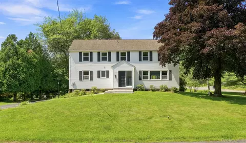 43 Tanya Ln, Mahopac, NY 10541