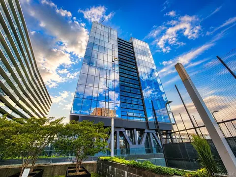 131-05 40 Rd #16J, New York, NY 11354