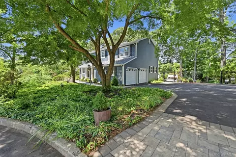 5 Crabapple Ct, Mount Sinai, NY 11766
