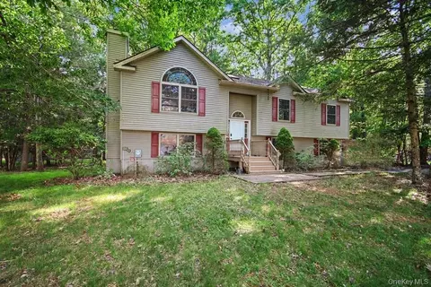 160 Lake Shore Dr E, Thompson, NY 12775