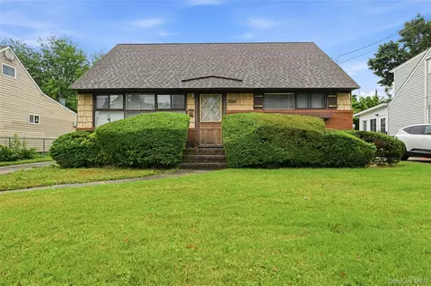 50 Moeller St, Hicksville, NY 11801