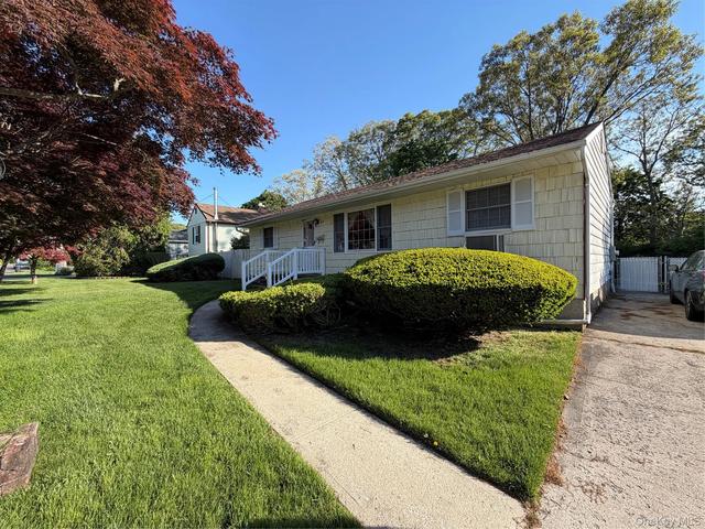 22 Berry Ln, Centereach, NY 11720