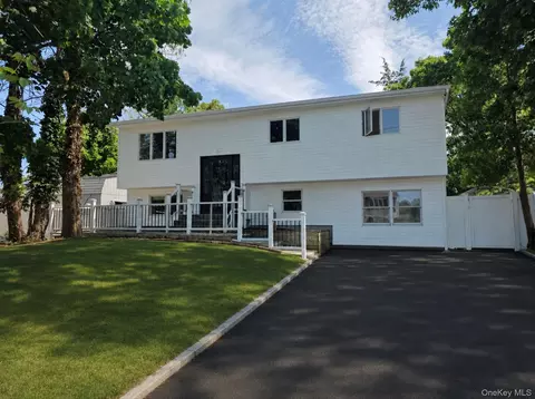 26 Remington Ave, Selden, NY 11784