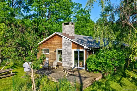 399 Delaware Dr, Tusten, NY 12764