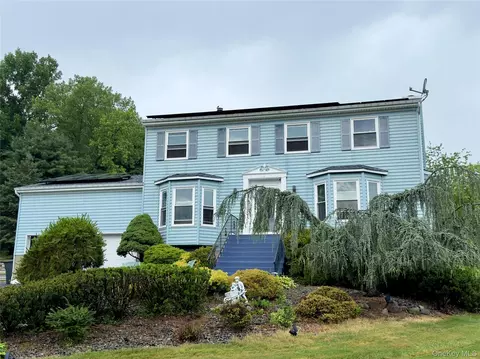 4 Shaker Ct, New Windsor, NY 12553