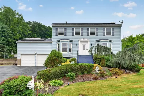 4 Shaker Ct, New Windsor, NY 12553