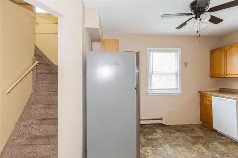 Entry Way - 23 S Summit Ave, Patchogue, NY 11772 photo 2 of 3