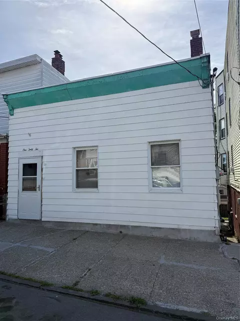 162 Voss Ave, Yonkers, NY 10703