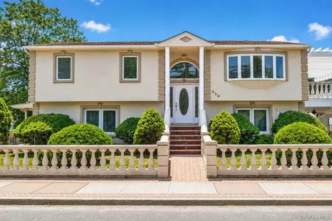 330 Bayville Ave, Bayville, NY 11709