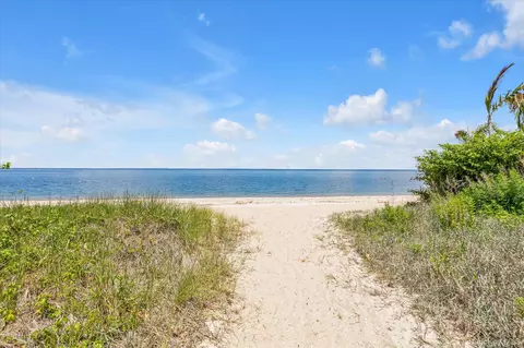 330 Bayville Ave, Bayville, NY 11709