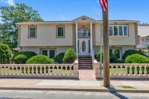 330 Bayville Ave, Bayville, NY 11709
