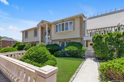 330 Bayville Ave, Bayville, NY 11709