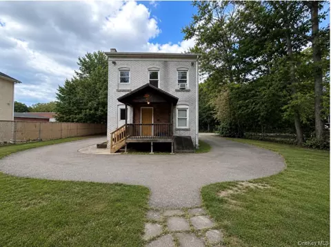 7 Columbus St, New Windsor, NY 12553