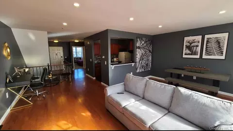 821 Prospect Ave, North Hempstead, NY 11590