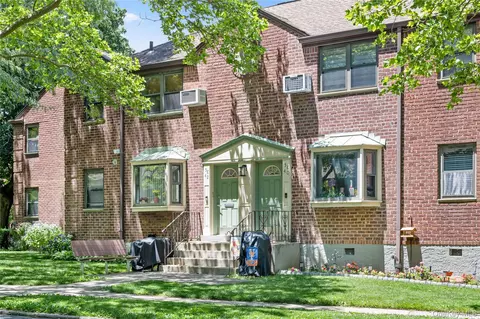 58-42 246th Cres # 1, Douglaston, NY 11362