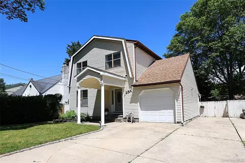 25 Reynolds St # A, Huntington Station, NY 11746