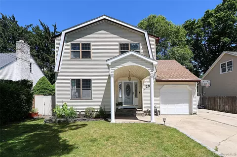 25 Reynolds St # A, Huntington Station, NY 11746