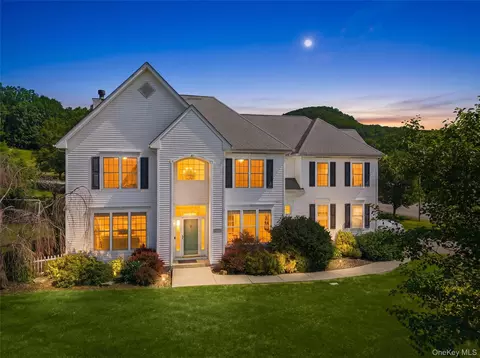 2 Elgin Ct, Highland Mills, NY 10930