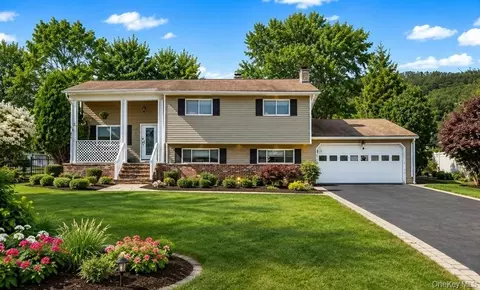 46 Merriewold Ln N, Monroe, NY 10950