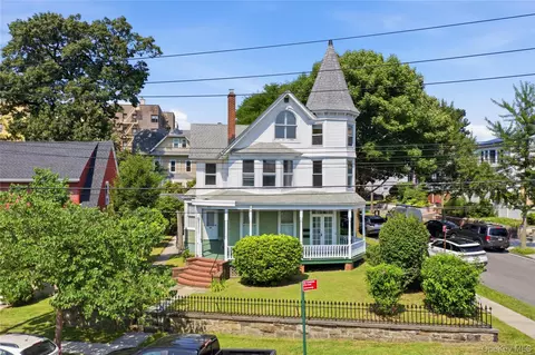 4309 Vireo Ave, New York, NY 10470