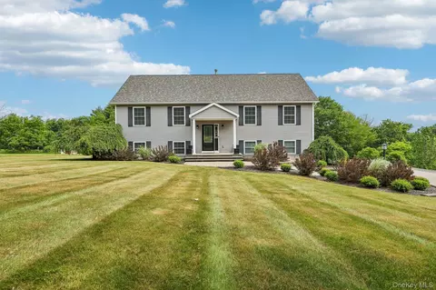 4 Lira St, Wallkill, NY 12589
