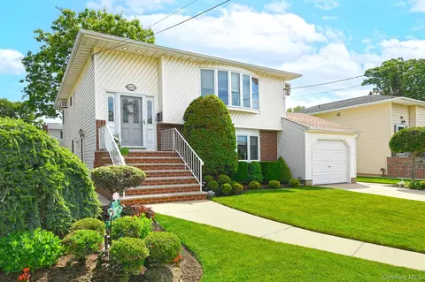 1989 Charles St, Bellmore, NY 11710