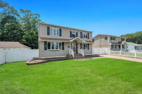24 Worden Pl, West Babylon, NY 11704