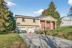 3 Roanoke Dr, Monroe, NY 10950