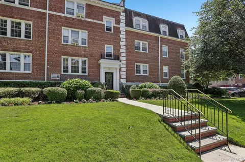 22 Hamilton Pl #I3, Garden City, NY 11530