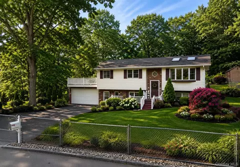 9 Kingsville Dr, Monroe, NY 10950