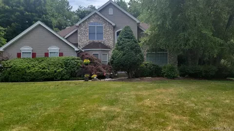 7 Birdie Dr, Ramapo, NY 10901