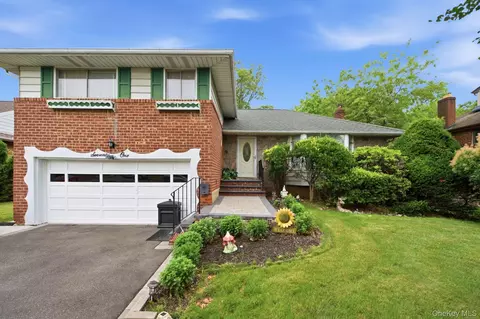 71 Parkway Dr, Syosset, NY 11791