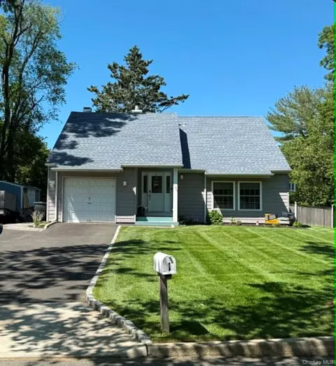 1 Lake Placid Ct, Coram, NY 11727
