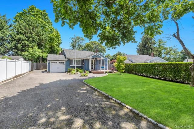 3 Drake Ln, Kings Park, NY 11754