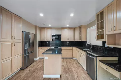 Kitchen - 2 Maple Run Dr, Jericho, NY 11753 photo 1 of 2