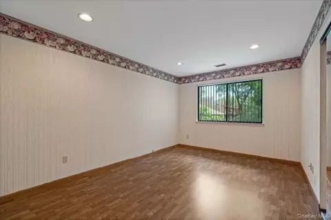 Bedroom - 2 Maple Run Dr, Jericho, NY 11753 photo 2 of 3
