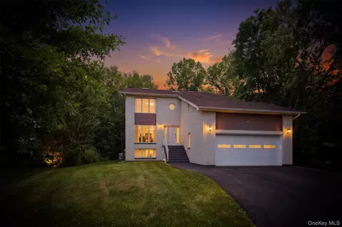 10 Schnabl Ct, Wappinger, NY 12590