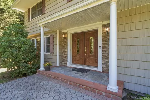6 Redwood Dr, Dix Hills, NY 11746