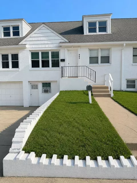 662 W Broadway, Long Beach, NY 11561
