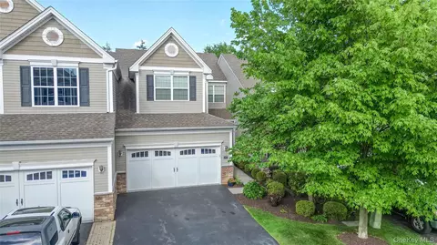 36 Pritchard Ct, Fishkill, NY 12524