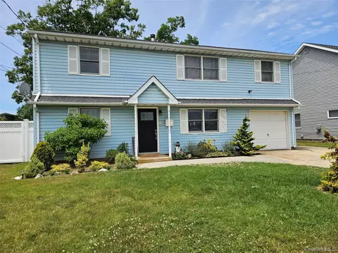 161 Arlyn Dr W, Massapequa, NY 11758