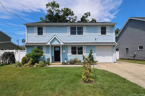 161 Arlyn Dr W, Massapequa, NY 11758