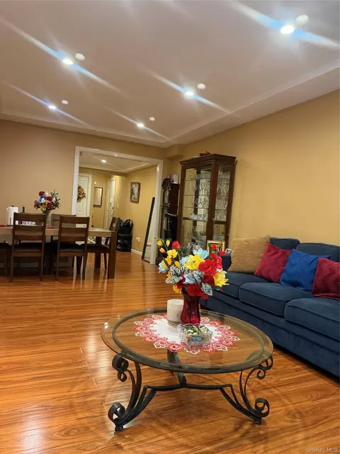 758 Brady Ave #112, New York, NY 10462