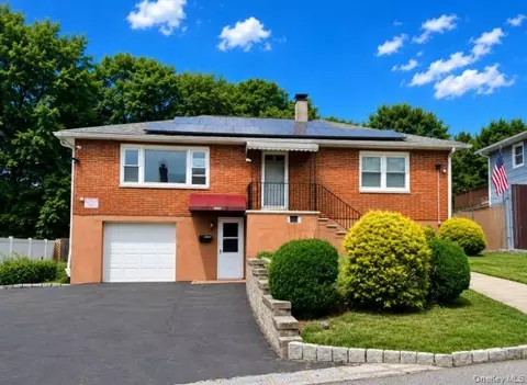 14 Entrance Ct, Yonkers, NY 10710