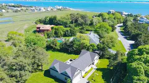 26 Tuthill Ln, Remsenburg, NY 11960